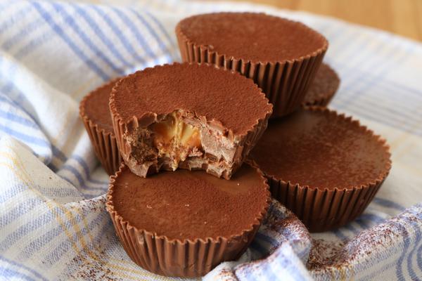 Keto Low Carb Peanut Butter Cup Fat Bombs