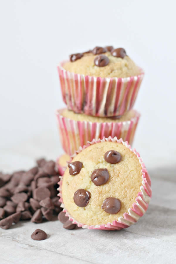 Easy keto muffins everyone will love! Low carb almond flour ketogenic diet muffins. Tasty keto breakfast muffins - quick grab and go breakfast. Best keto muffin recipe that is moist and delicious. No coconut flour in these muffins.They are not diary free and do have egg. Simple recipe for a low carb diet and keto diet. Subsitute the chocolate chips with blueberry, cinnamon, pumpkin, strawberry, lemon or chocolate. #keto #ketorecipe