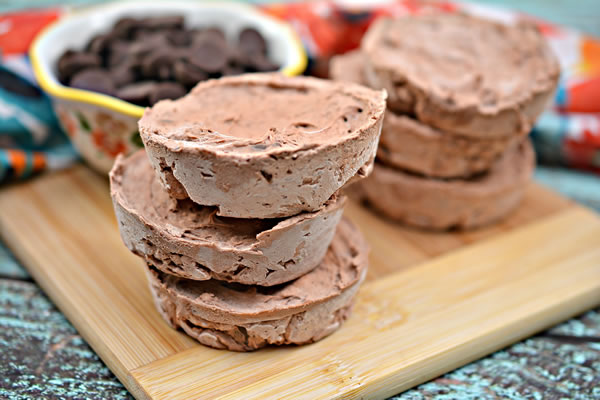 3 ingredient low carb keto desserts - The best keto chocolate cookie recipe. These no bake keto cookies - keto no bake fat bombs are amazing, delicious and yummy. 3 ingredient low carb pudding ice cream cookies - you can't go wrong. If you want a keto cookies low carb recipe this is the one for you! Flourless keto cookies and sugar free low carb cookies great for a ketogenic diet. Make these easy cookies with heavy whipping cream, chocolate Jello pudding.