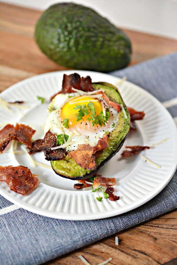 Keto Avocado Recipe | EASY Low Carb Avocado Bacon & Egg Cups | Healthy Ketogenic Diet Idea