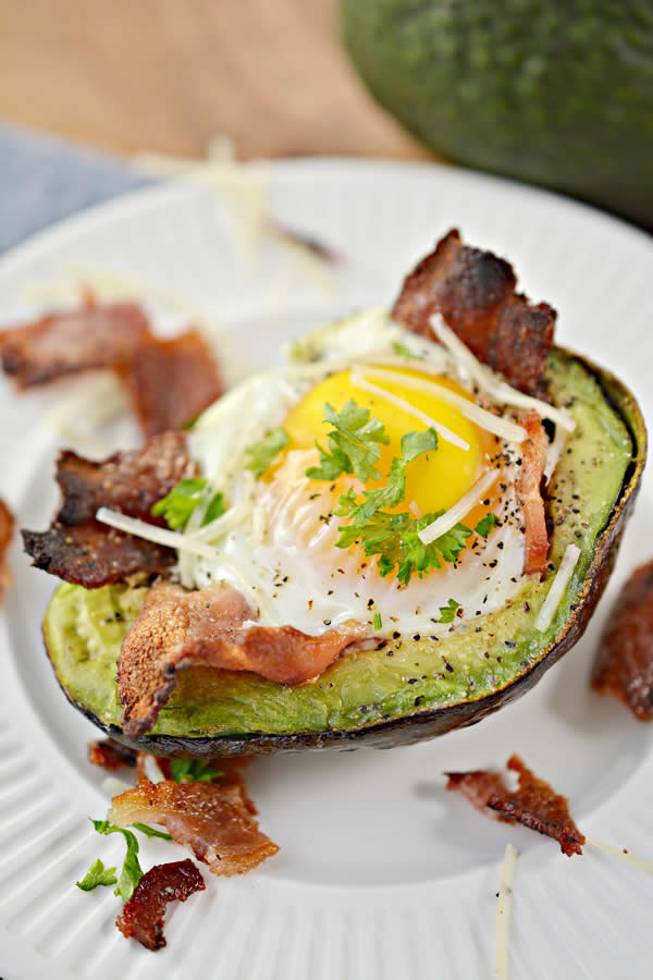 Keto Avocado Recipe | EASY Low Carb Avocado Bacon & Egg Cups | Healthy Ketogenic Diet Idea