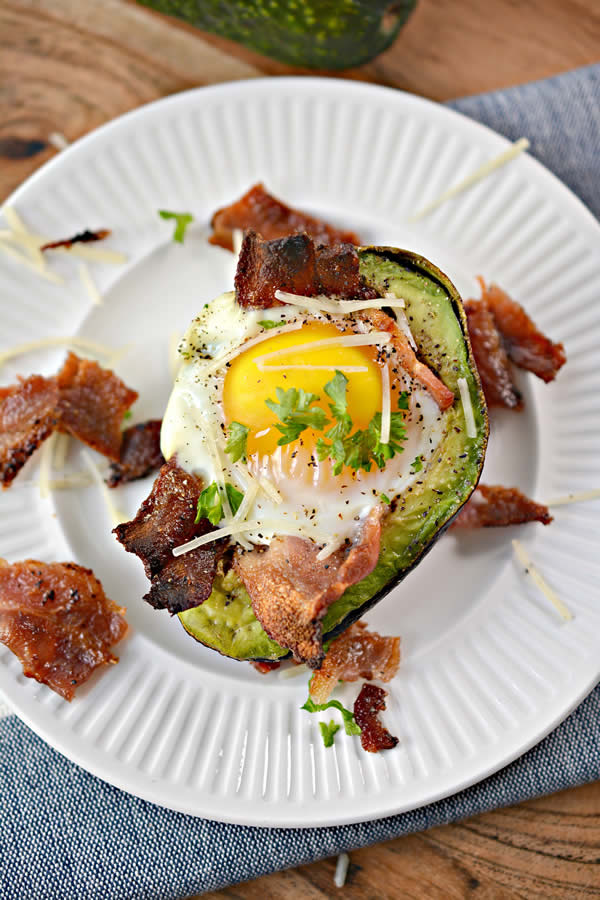 Keto Avocado Recipe | EASY Low Carb Avocado Bacon & Egg Cups | Healthy Ketogenic Diet Idea