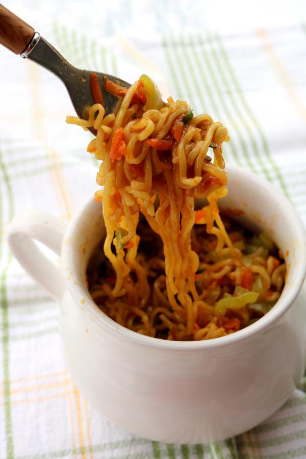 Microwave Chinese Food – Chow Mein In A Mug