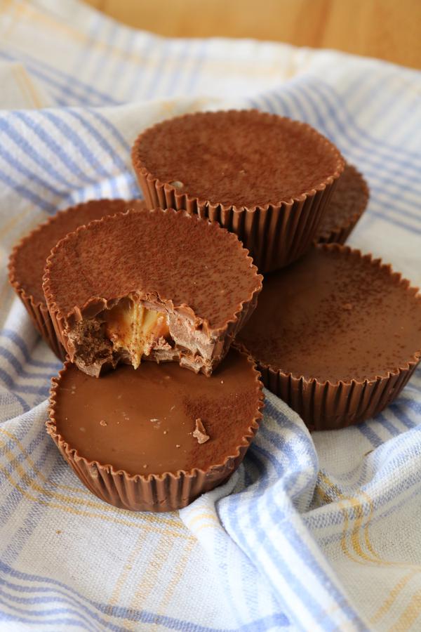 Keto Low Carb Peanut Butter Cup Fat Bombs