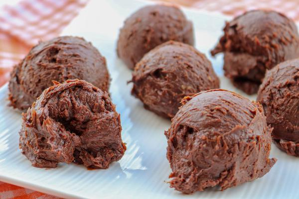 Keto Chocolate Peanut Butter Fat Bombs - Low Carb Recipe